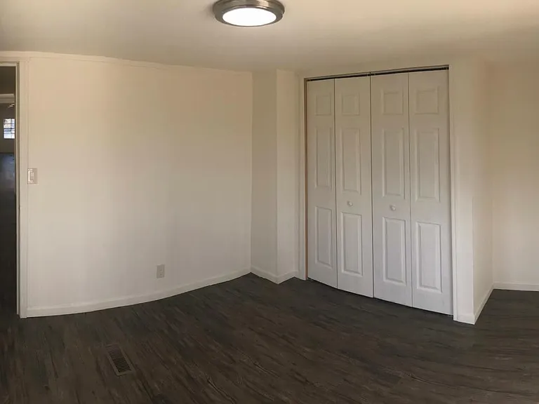 2145 E Hearne Ave — Photo 5