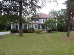 8 Evergreen Dr, Wappingers Falls, NY 12590