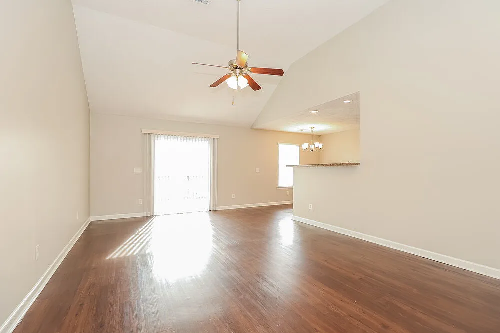 3 bed, 2.0 bath, 1380 sqft, $1,865 — Photo 4