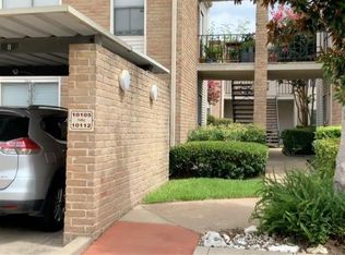 10105 Waterstone Dr, Houston, TX 77042