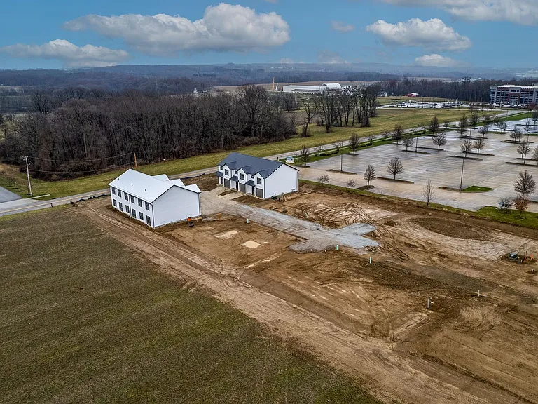 2046 Noble Dr — Photo 20