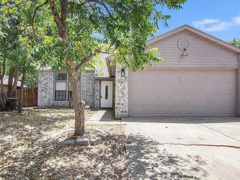 2541 Galemeadow Dr — Photo 1