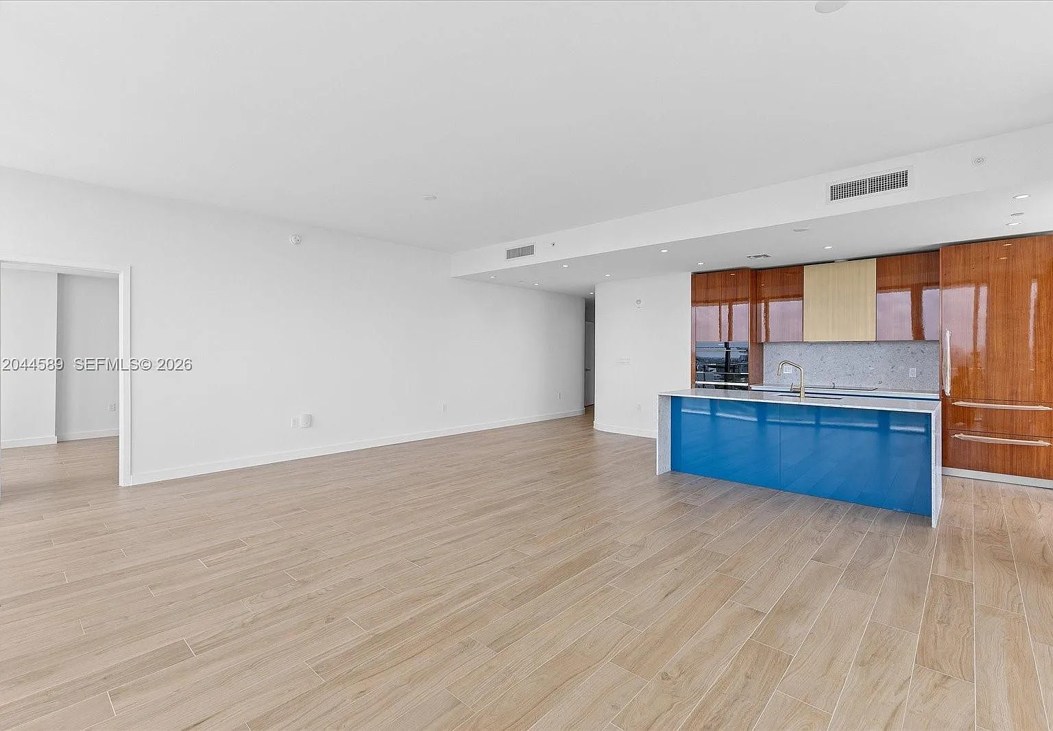 3 bed, 3.5 bath, 1661 sqft, $24,000 — Photo 3