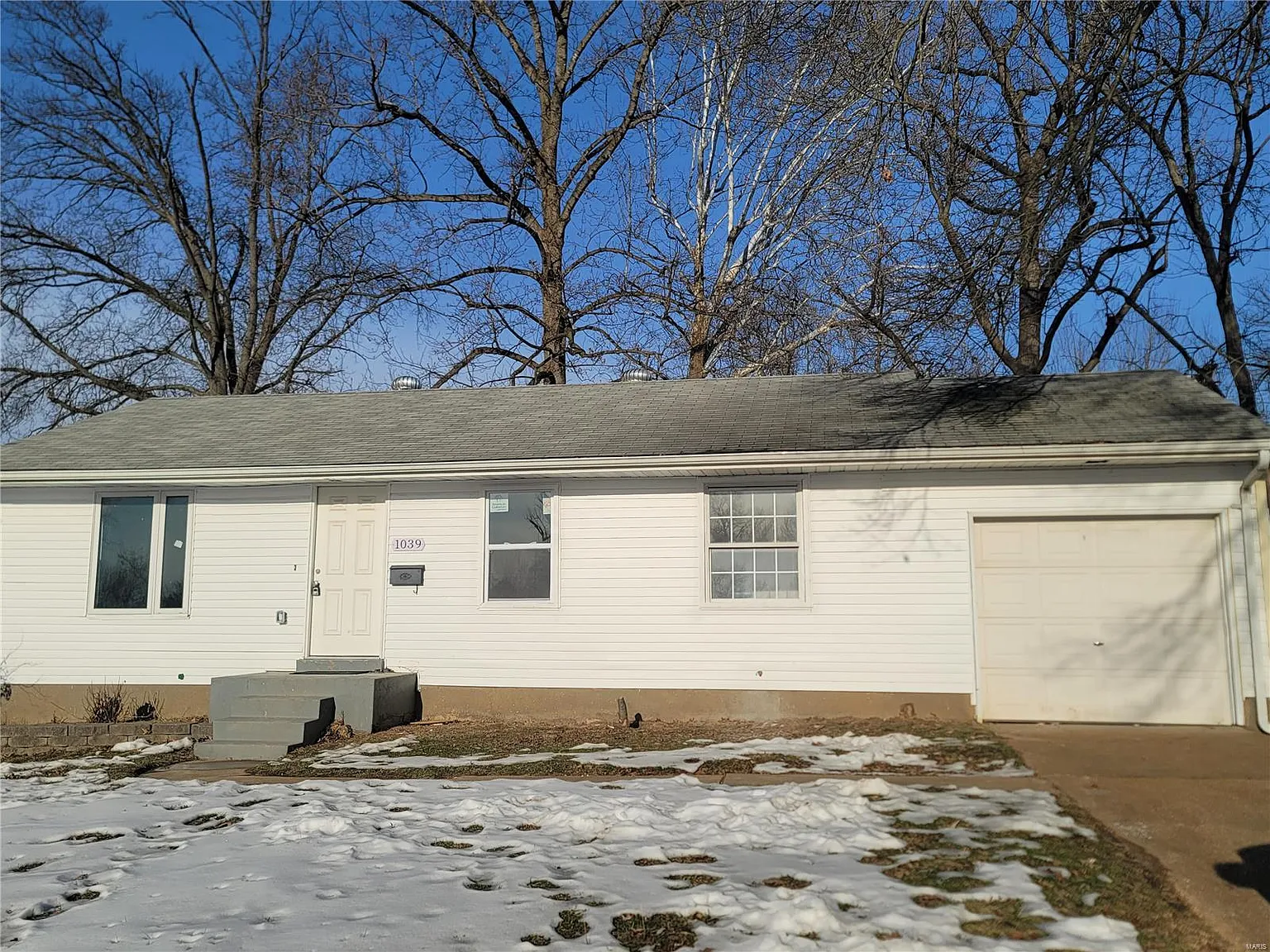 1039 Addison Dr photo 1