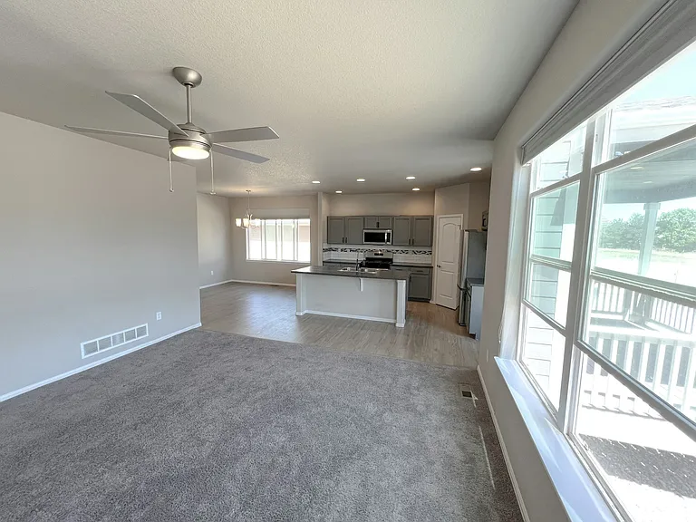 2618 Emerald St — Photo 23