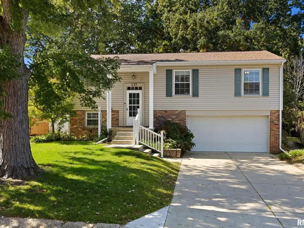 125 Devron Cir, East Peoria, IL 61611