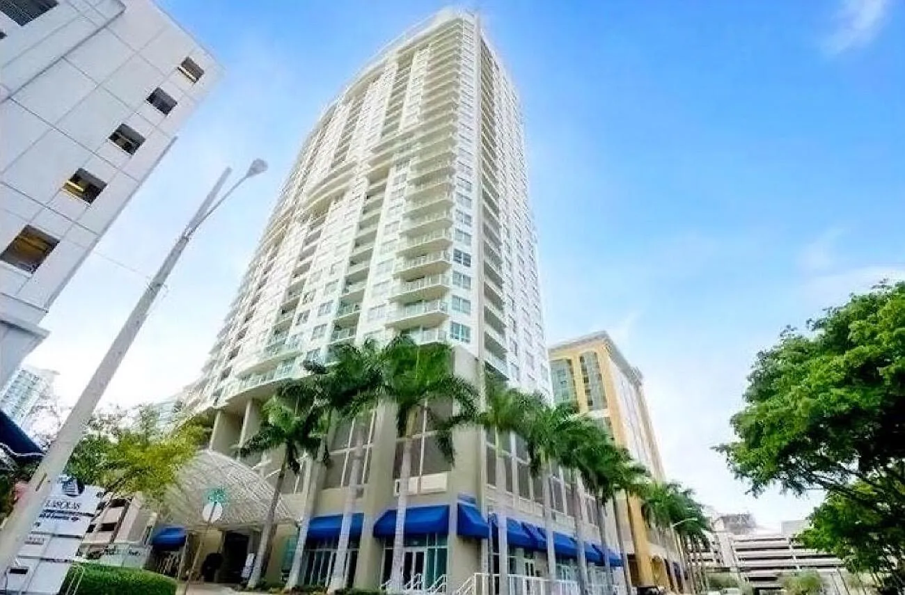 350 Las Olas Place — Photo 2