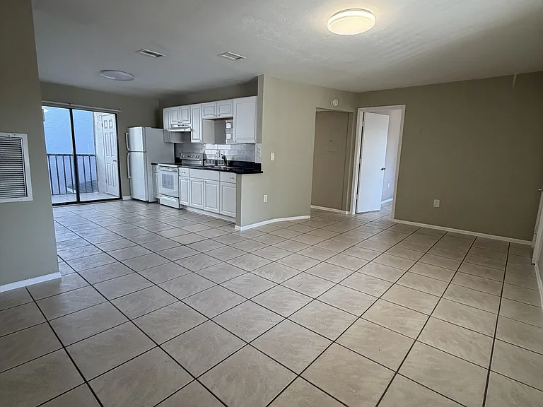 4214 Desoto Ave — Photo 5