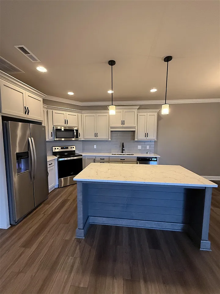 3 bed, 1933 sqft, $2,200 — Photo 4