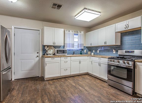 3rd image of 323 W Formosa Blvd