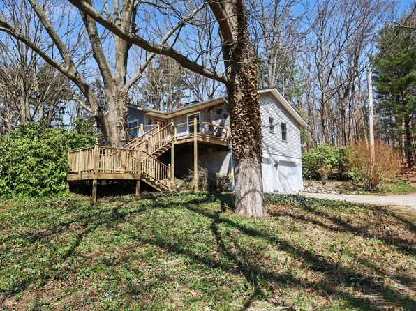 6605 North St, Saugatuck, MI 49453