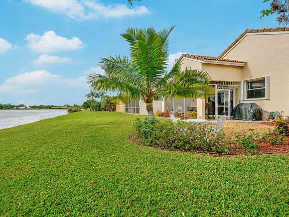 2nd image of 9484 Lago Dr