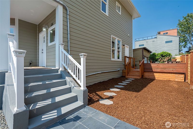5th image of 2216 E Fir Street