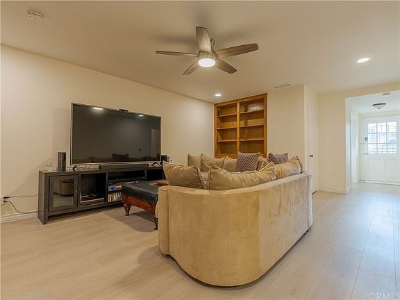 4th image of 2440 Sherbrook Ave
