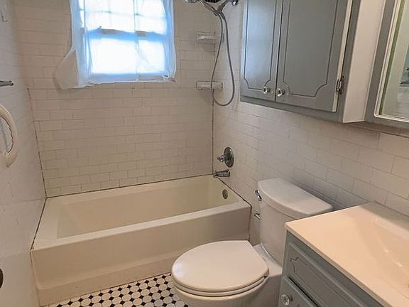5th image of 1705 E Randolph Ave