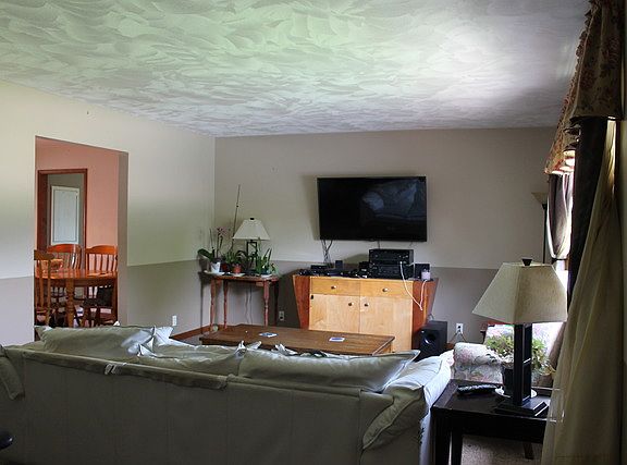 4th image of 790 Oakley St