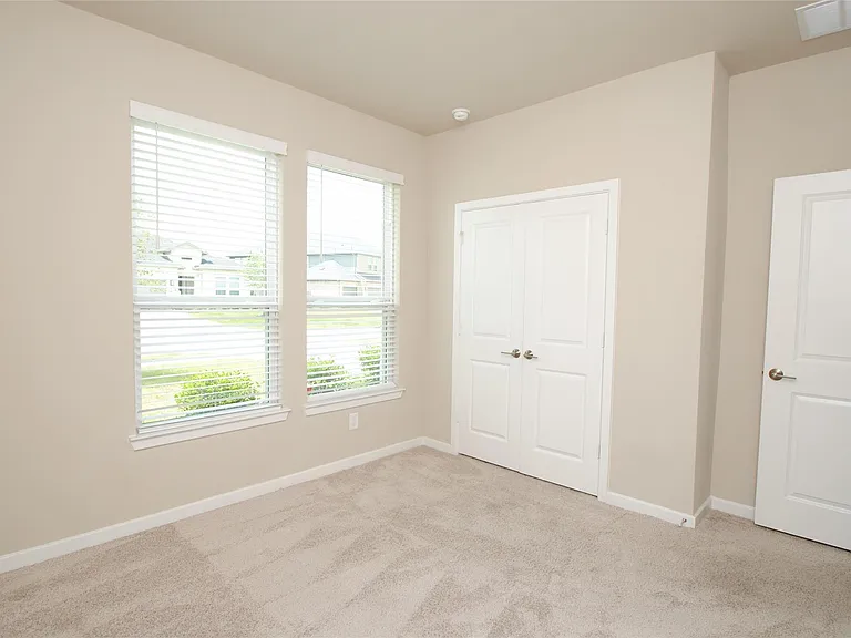 8326 Oakland Heights Ln — Photo 4