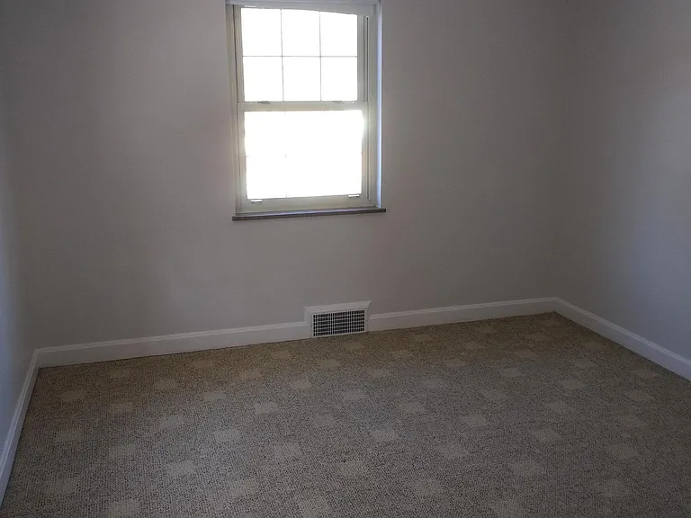 Bedroom (carpet and ceiling fan has been replaced)