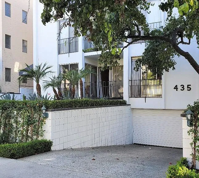 435 N Palm Dr #202 — Photo 2