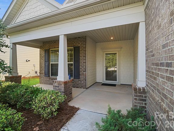 3rd image of 1620 Red Leaf Dr