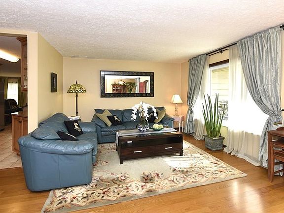 4th image of 658 E Timberbrook Est