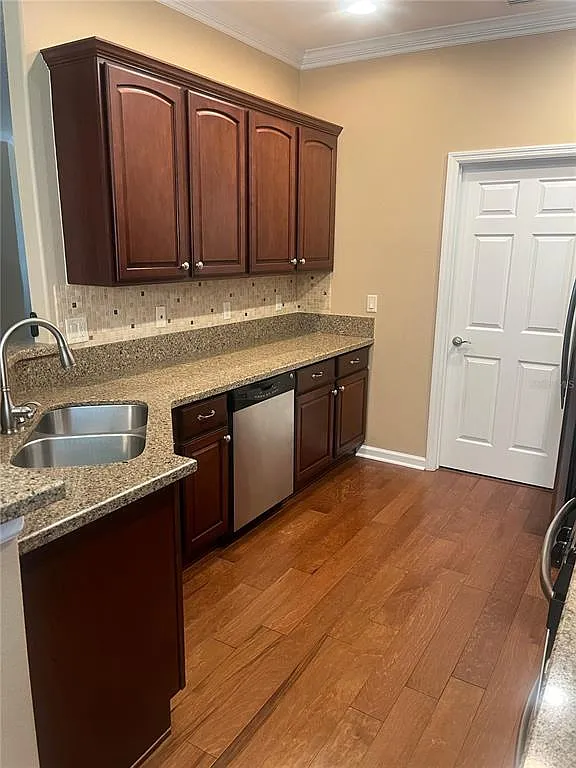 3 bed, 2.0 bath, 1687 sqft, $2,100 — Photo 3