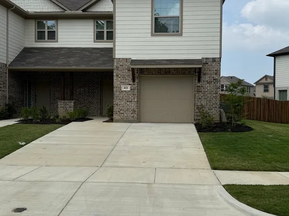 411 Saddle Ln, Denton, TX