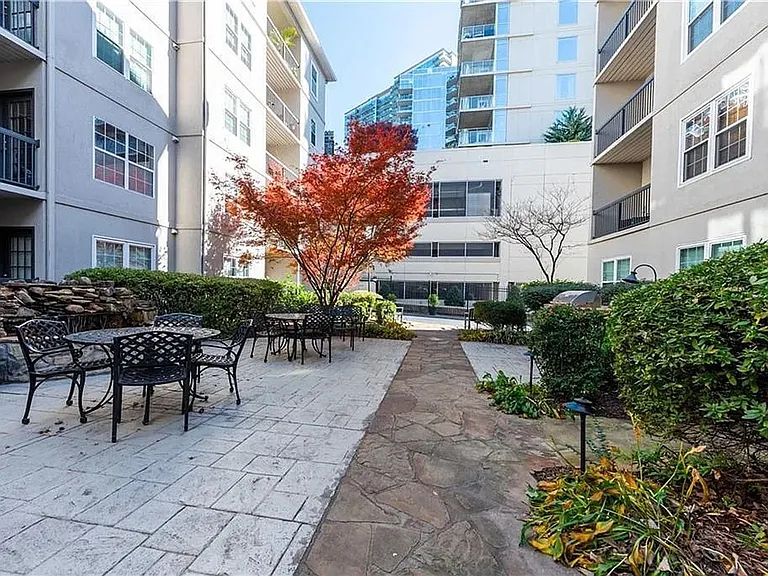 1075 Peachtree Walk NE — Photo 3