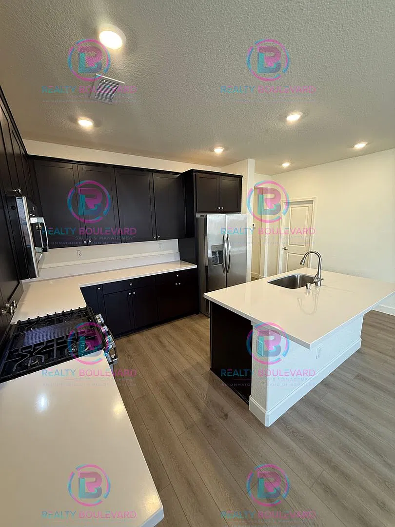 1/2 Month Free! Modern Elegance in the Heart of Carson City- 3-Bedroom Home — Photo 4