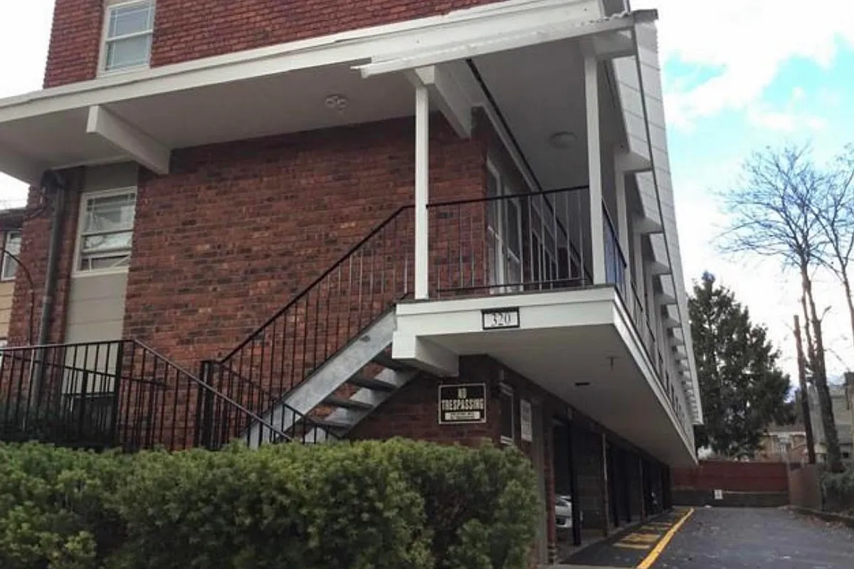 Building Photo - 320 Elm Ave