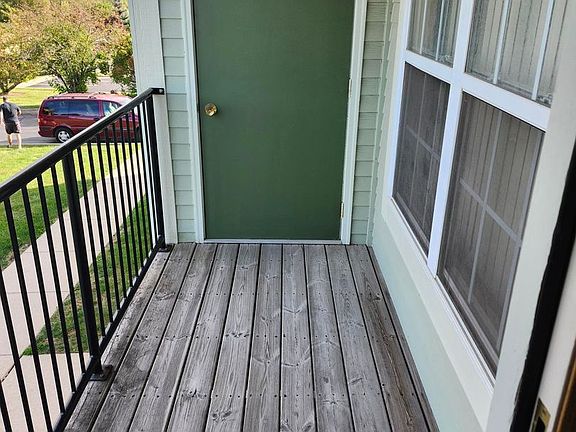 5th image of 4616 52nd Ave Unit H