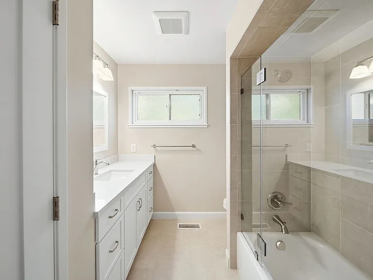 1911 Chateau Ct — Photo 16