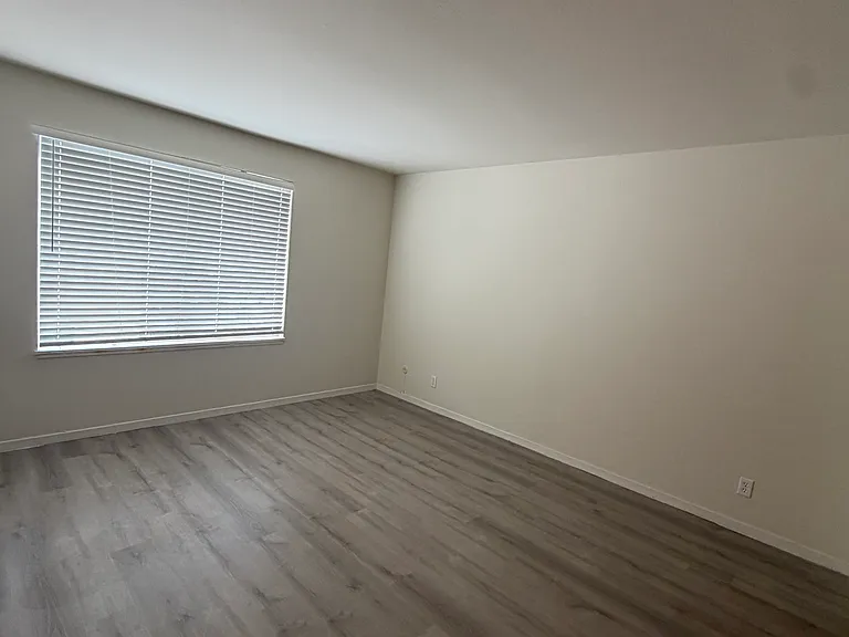 60 Eureka St #305 — Photo 2