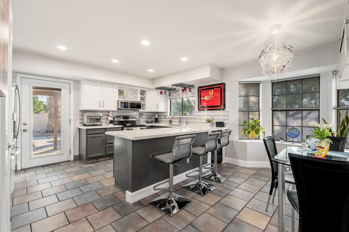 next background image