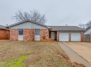 108 Meadowbrook Dr, Moore, OK 73160
