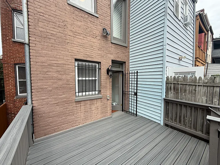 1318 Girard St NW — Photo 15