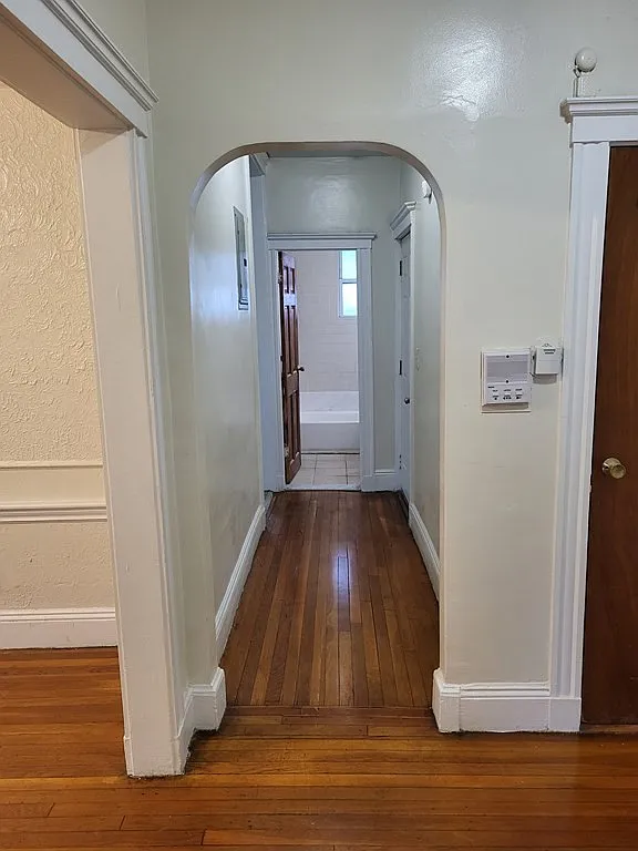 3 bed, 1.0 bath, 900 sqft, $3,200 — Photo 1