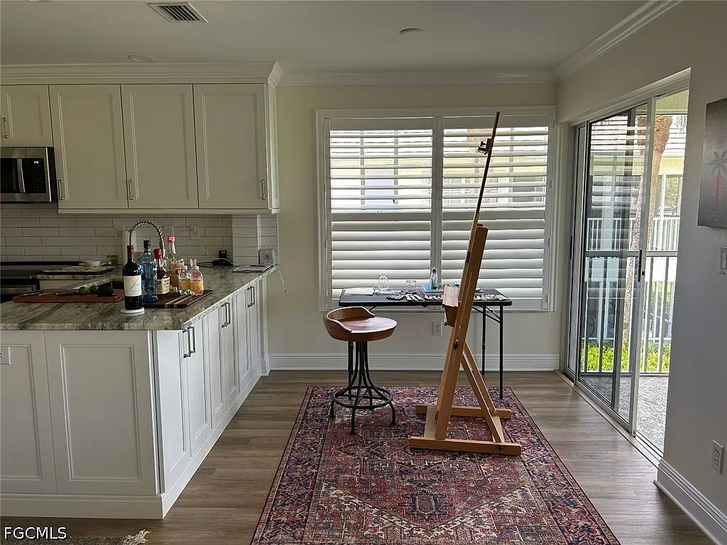2 bed, 2.0 bath, 1437 sqft, $5,900 — Photo 2