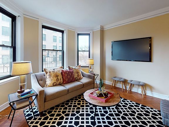 5th image of 2000 N Lincoln Park West Pkwy #303