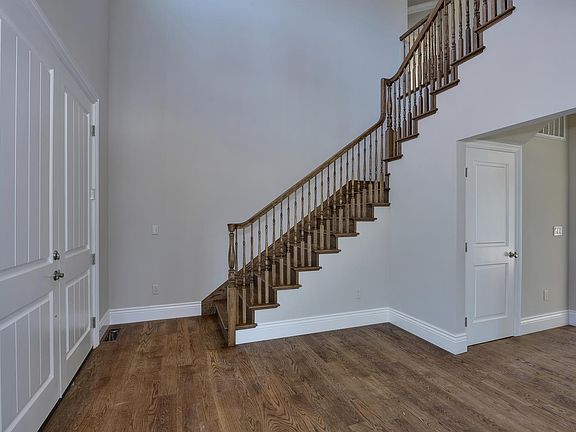 3rd image of 14590 Union Ave