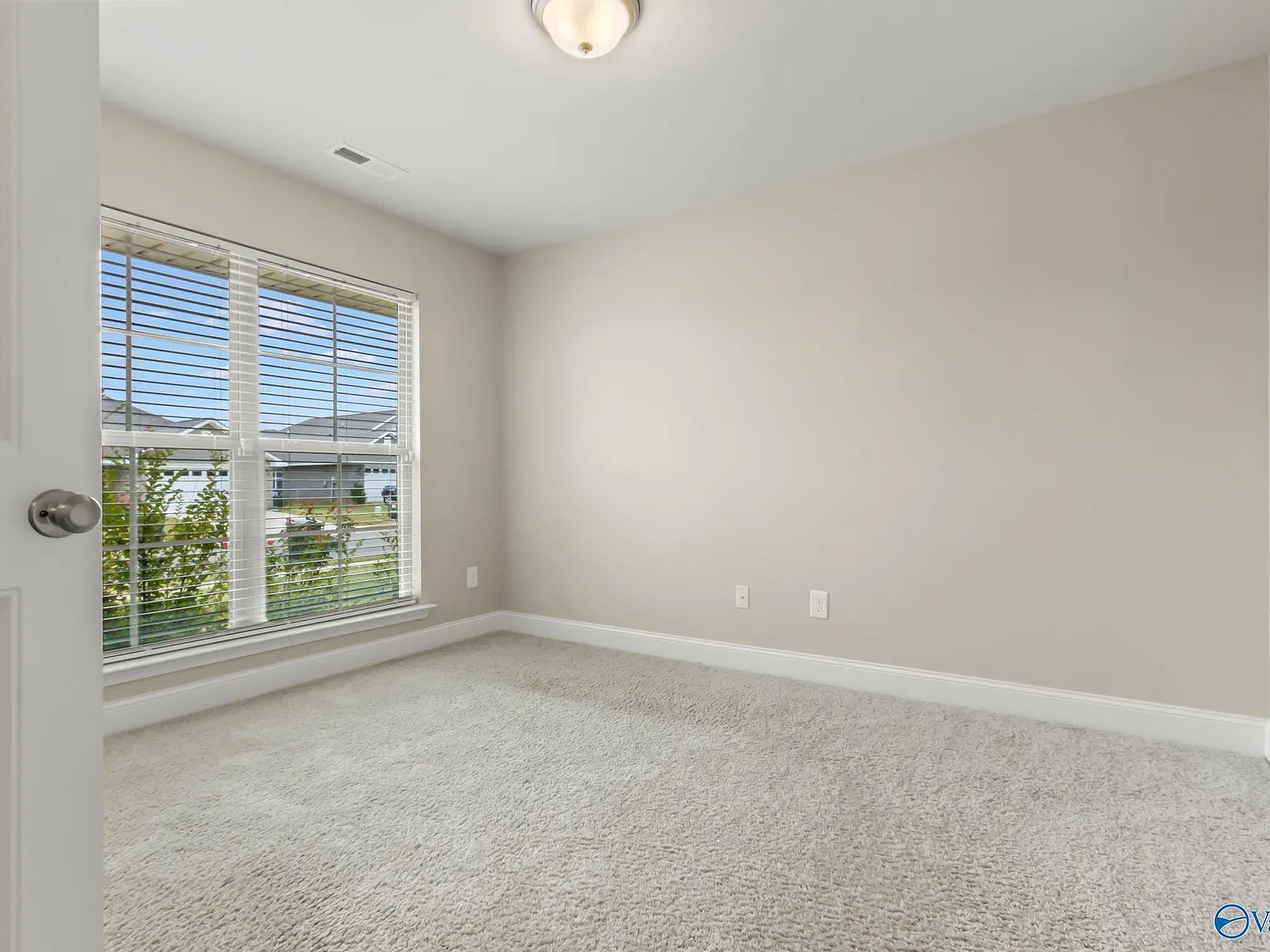 4 bed, 2.0 bath, 1820 sqft, $1,950 — Photo 4