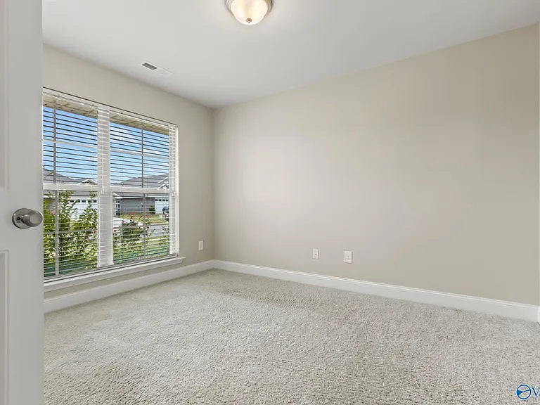 122 Ardsley Dr — Photo 4