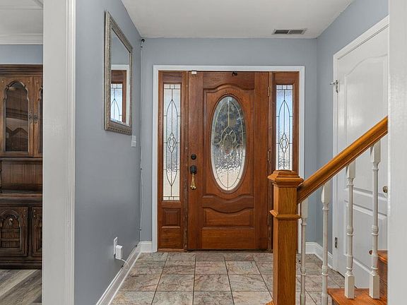 4th image of 48 Maude Dr