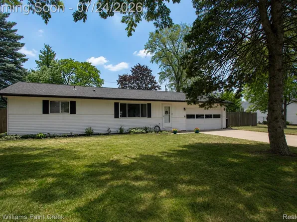 2126 Jarman Dr, Troy, MI 48085