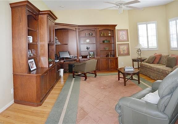4th image of 8050 Glen Abbey Cir
