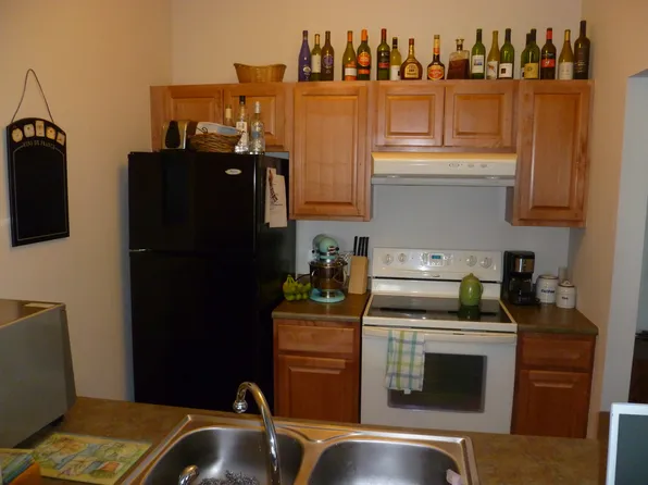 1343 Cunat Ct APT 3F, Lake In The Hills, IL 60156