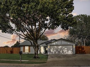 724 Meadowdale Dr, Saginaw, TX 76179