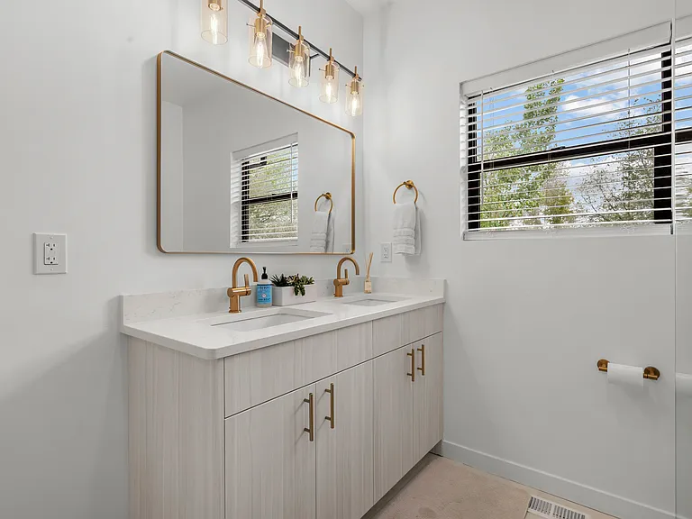7240 S 525 E — Photo 7