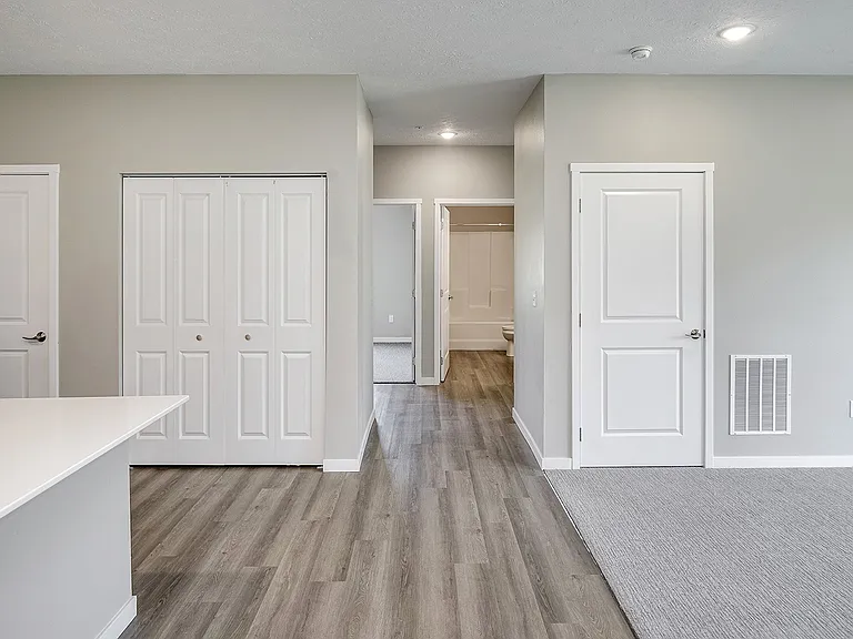 Cross Creek Apartments — Photo 7