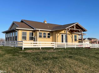 2304 Lake Trl, Fairfield, IA 52556